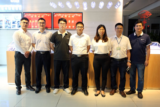 客人參觀草莓视频污污污污