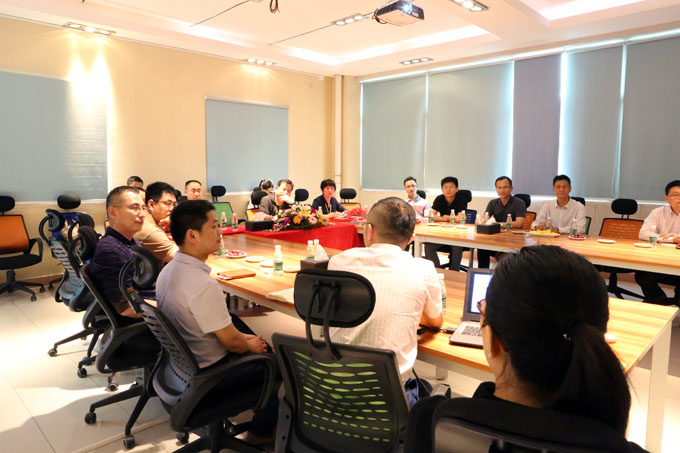 客人（rén）參觀喬（qiáo）合裏