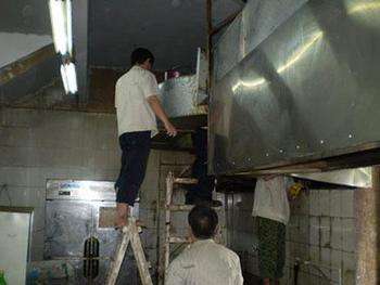 油（yóu）煙罩（zhào）清洗（xǐ）